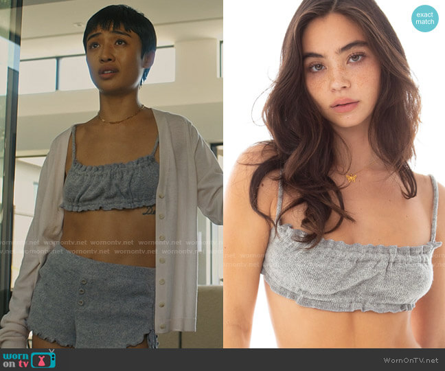Margot’s grey knit bra on I Know What You Did Last Summer