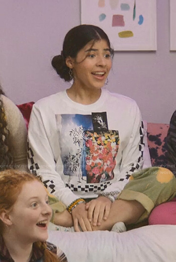 Dawn’s white printed long sleeve top on The Baby-Sitters Club