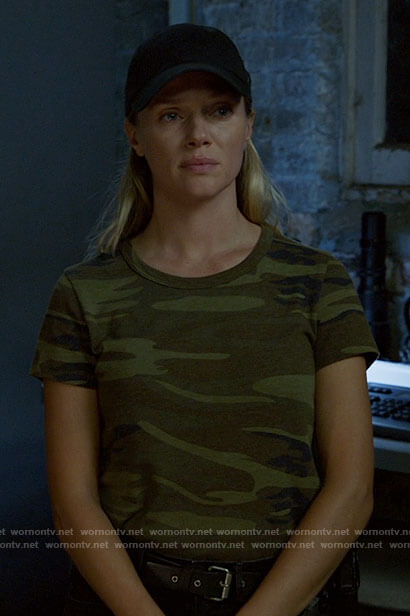 Hailey's camo t-shirt on Chicago PD