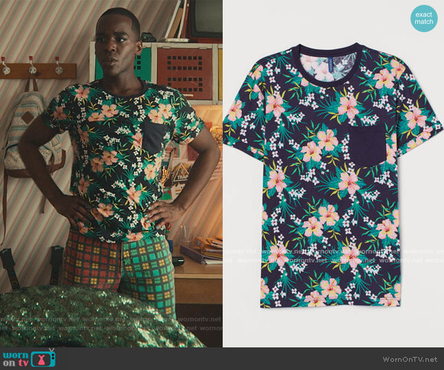 Floral Pocket Tee by H&M worn by Eric Effiong (Ncuti Gatwa) on Sex Education