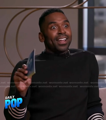 Justin's black zip-shoulder sweater on E! News Daily Pop