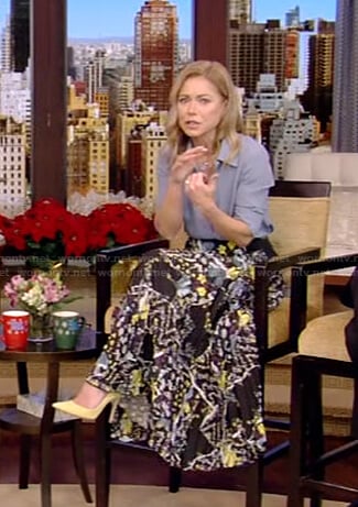 Kelly's black floral pleated skirt on Live with Kelly and Ryan