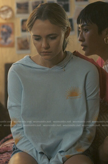 Lennon/Alison's sun print hoodie on I Know What You Did Last Summer