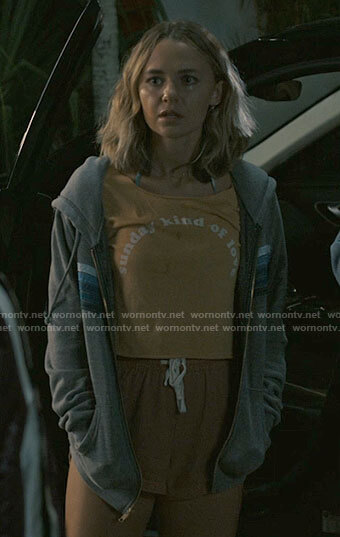 Lennon/Alison’s grey striped hoodie on I Know What You Did Last Summer