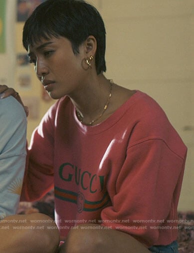Margot's pink Gucci sweatshirt on I Know What You Did Last Summer