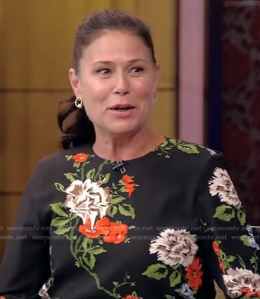 Maura Tierney’s black floral dress on Live with Kelly and Ryan