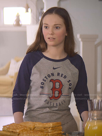 Kristy’s grey Boston Red Sox print raglan top on The Baby-Sitters Club