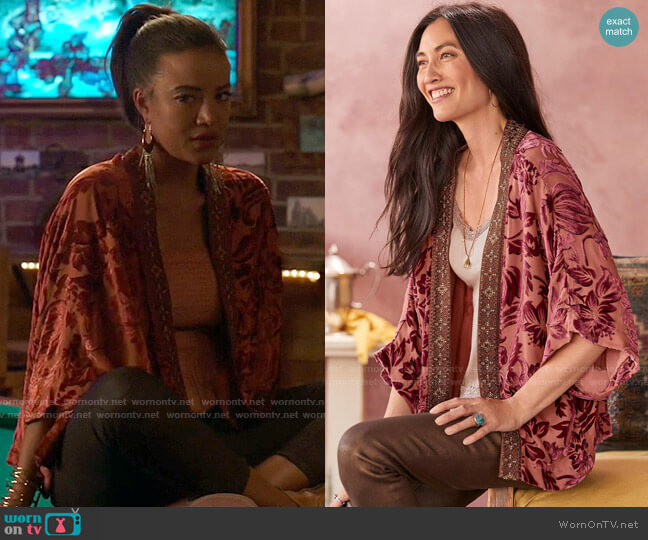 Sundance Kendra Kimono Jacket worn by Maria DeLuca (Heather Hemmens) on Roswell New Mexico