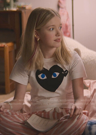 Stacey’s white double heart tee on The Baby-Sitters Club