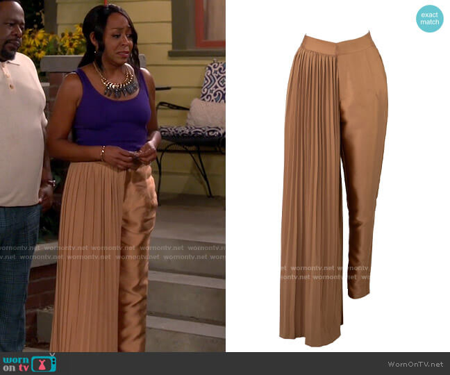 The Brand Label Earth Tones Pants worn by Tina Butler (Tichina Arnold) on The Neighborhood