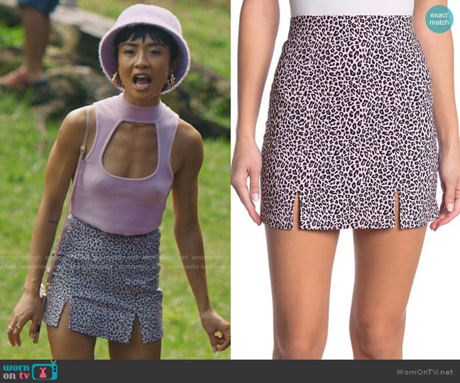 Margot’s leopard skirt on I Know What You Did Last Summer