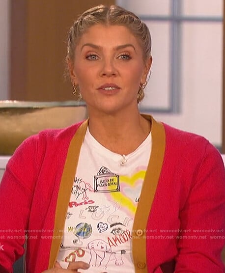 Amanda’s white printed tee on The Talk