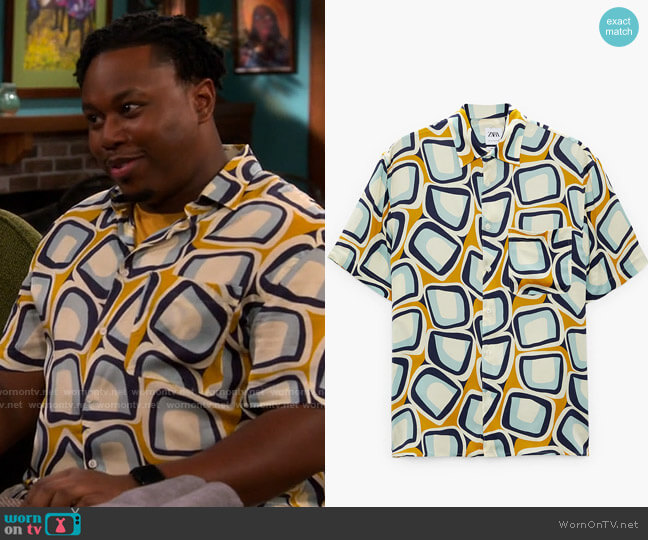 Zara Geometric Print Shirt worn by Marty (Marcel Spears) on The Neighborhood