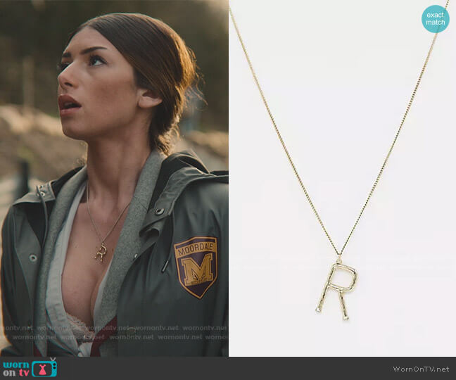 London Gold R Initial Textured Pendant Necklace by ASOS worn by Ruby Mathews (Mimi Keene) on Sex Education
