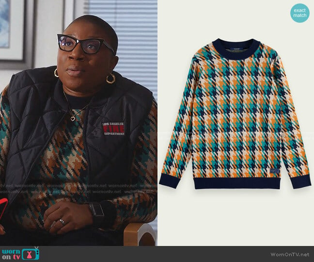 Checked crewneck wool-blend sweater by Scotch and Soda worn by Henrietta Wilson (Aisha Hinds) on 9-1-1