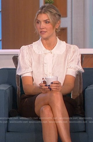 Amanda’s white ruffle short sleeve top on The Talk