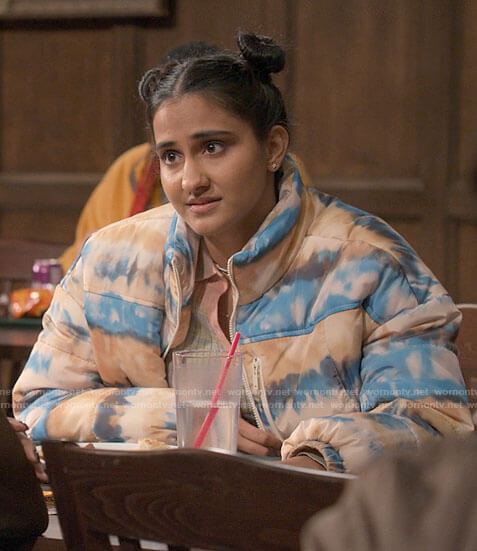 Bela’s tie dye puffer jacket on The Sex Lives of College Girls