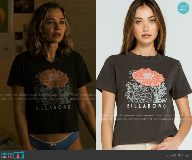 Billabong Day Tripper Tee worn by Lennon (Madison Iseman) on I Know What You Did Last Summer