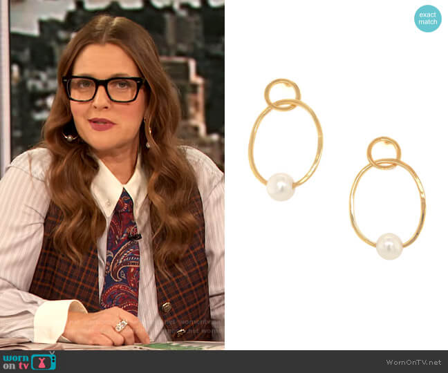 Open Pearl Earrings by Jennifer Miller worn by Drew Barrymore on The Drew Barrymore Show