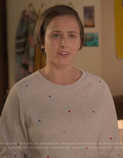 Kimberly's star embroidered sweatshirt on The Sex Lives of College Girls
