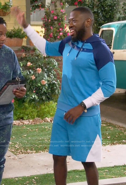 Malcolm’s blue colorblock hoodie and shorts set on The Neighborhood