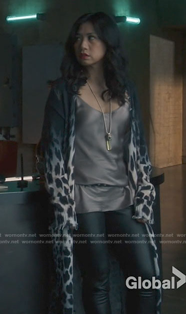 Mel's long ombre leopard print cardigan on The Equalizer