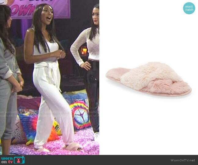 Snuggle Plush Faux Fur Slipper by Nordstrom worn by Tayshia Adams on The Bachelorette