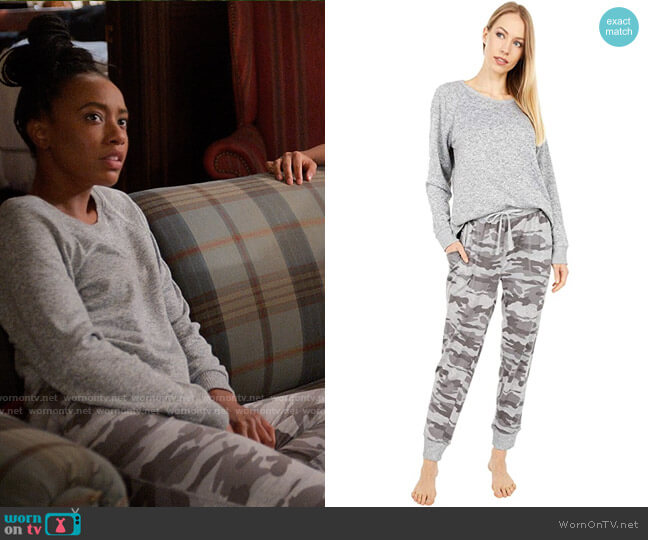 Splendid Hacci Raglan Shirt and Joggers Lounge Set in Grey Heather/Smoke Camo worn by Whitney Chase (Alyah Chanelle Scott) on The Sex Lives of College Girls