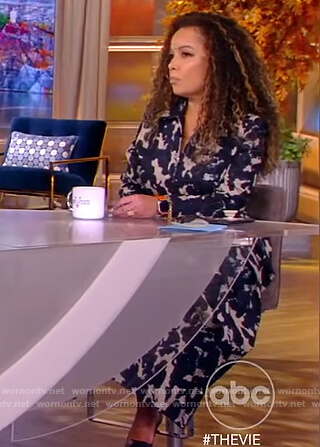 Sunny’s blue printed dress on The View