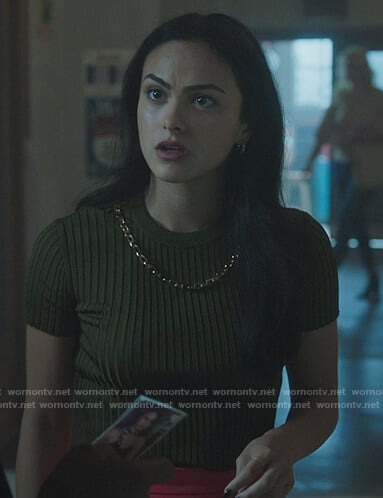 Veronica’s green chain embellished crop top on Riverdale