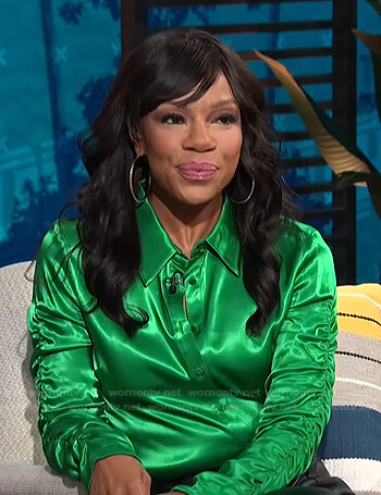 Wendy Raquel Robinson’s green ruched sleeve shirt on E! News Daily Pop