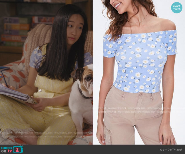 Ribbed Daisy Print Tee by Forever 21 worn by Cathy Ang on And Just Like That 2Savetumblr +