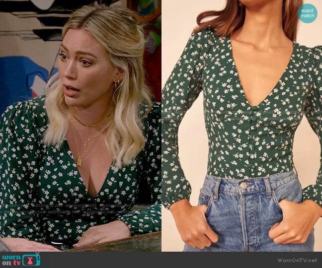 Reformation Nell Top worn by Sophie (Hilary Duff) on How I Met Your Father