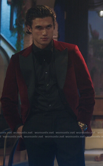 Reggie’s red velvet contrast blazer on Riverdale