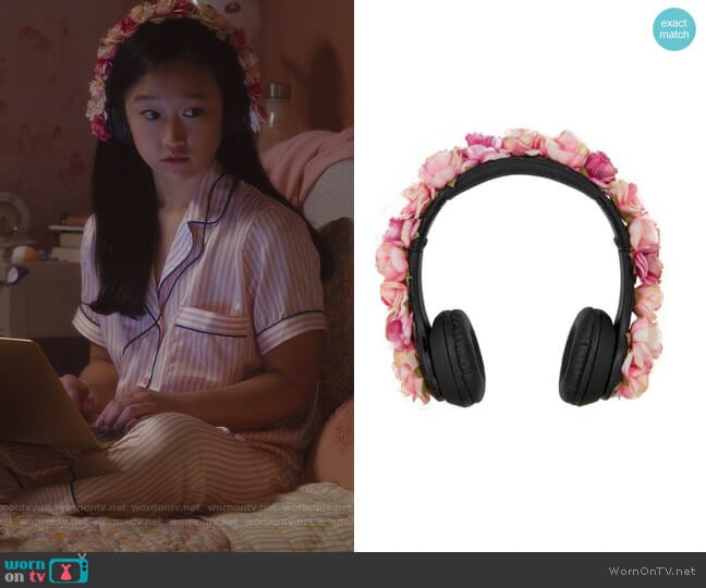 Headphones by Rose Rockers worn by Lily Goldenblatt (Cathy Ang) on And Just Like That