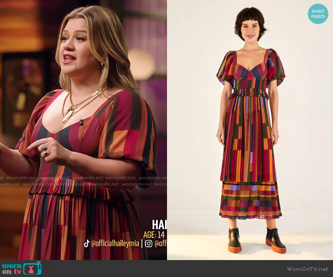 Pleated Midi Dress by Farm Rio worn by Kelly Clarkson  on The Voice