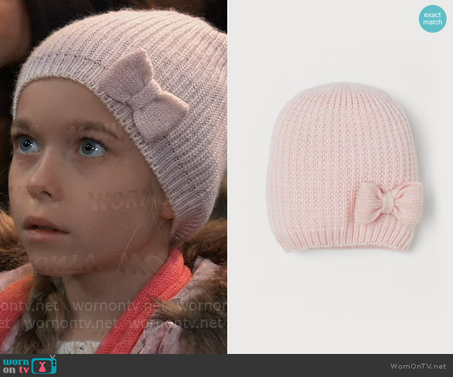 H&M Knit Hat with Bow worn by Violet Finn (Jophielle Love) on General Hospital