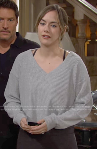Hope’s grey cropped v-neck top on The Bold and the Beautiful