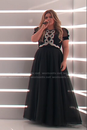 Kelly’s black bow embellished tulle gown on The Voice