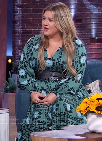 Kelly’s green floral print maxi dress on The Kelly Clarkson Show
