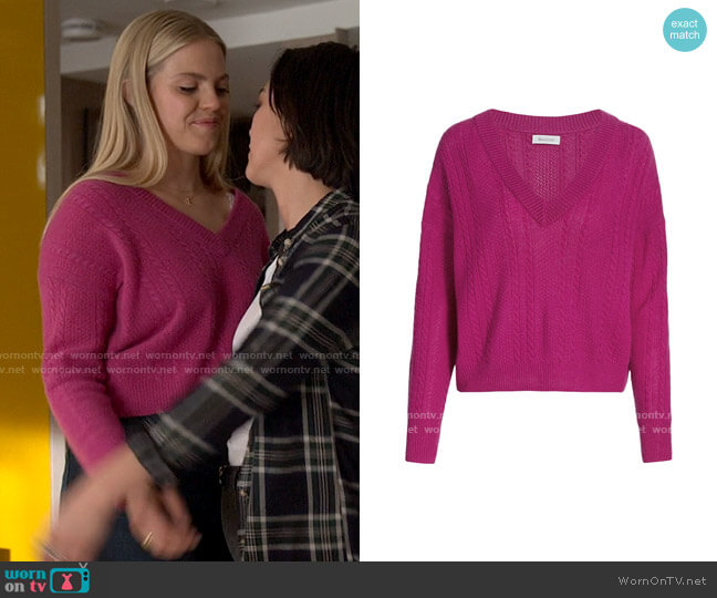 Naadam Cable Knit V-Neck Cashmere Sweater worn by Leighton Murray (Reneé Rapp) on The Sex Lives of College Girls