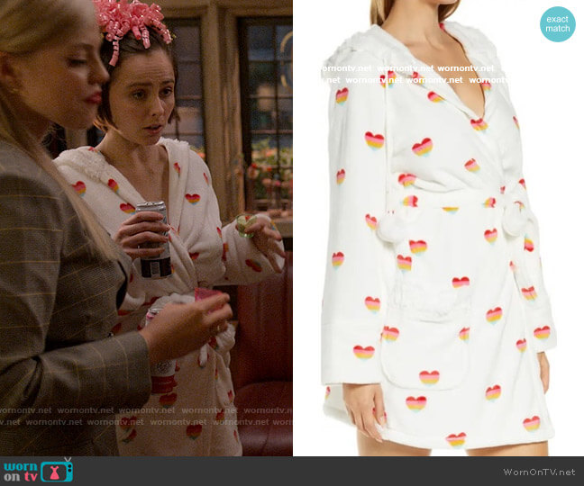 PJ Salvage Plush Heart Robe worn by Kimberly Finkle (Pauline Chalamet) on The Sex Lives of College Girls