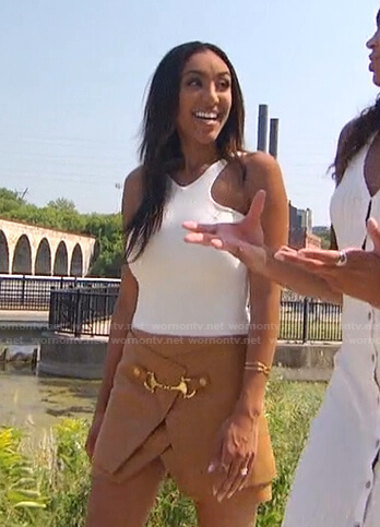 Tayshia’s beige layered leather mini skirt on The Bachelorette