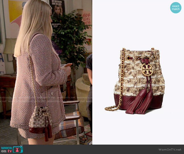 Tory Burch Fleming Soft Tweed Mini Bucket Bag worn by Leighton Murray (Reneé Rapp) on The Sex Lives of College Girls