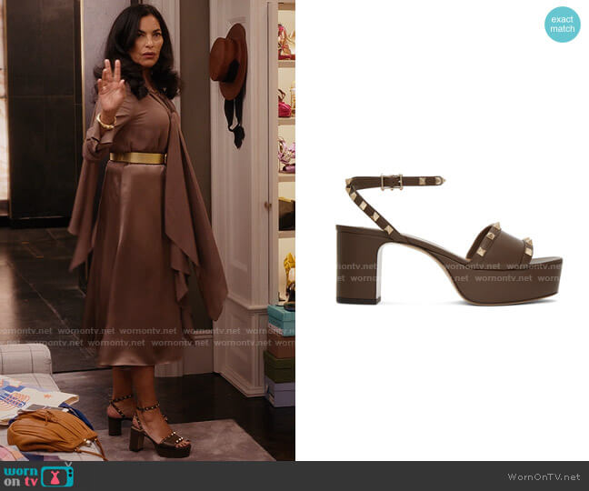 Valentino Garavani Taupe Rockstud Platform Sandals worn by Seema Patel (Sarita Choudhury) on And Just Like That