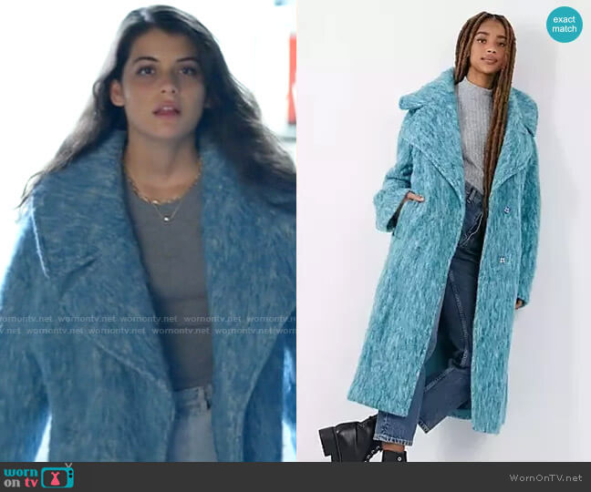 WornOnTV: Sam’s blue fluffy coat on Single Drunk Female | Sofia Black-D ...