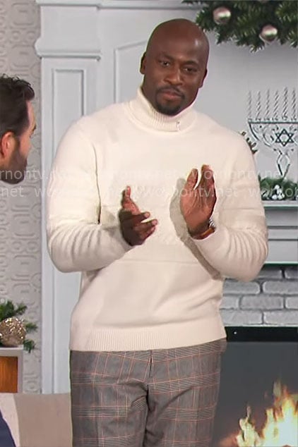 Akbar’s white turtleneck sweater on The Talk