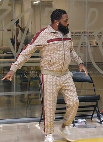 Andre's beige printed track jacket and pants on Black-ish