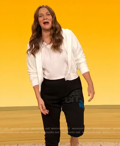 Drew's black Freecity sweatpants on The Drew Barrymore Show