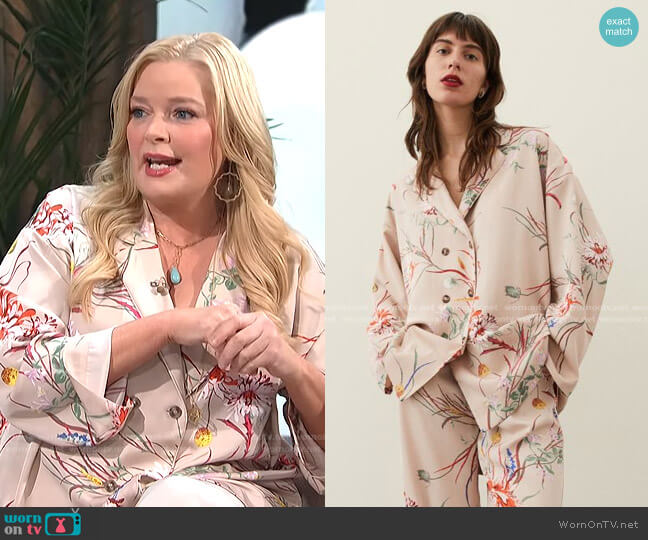 Double-Breasted Satin Blouse by H&M worn by Melissa Peterman on E! News Daily Pop